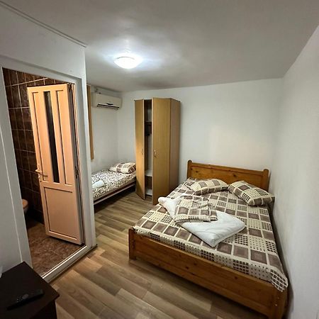 Casa Pestelui 호텔 Două Mai 외부 사진